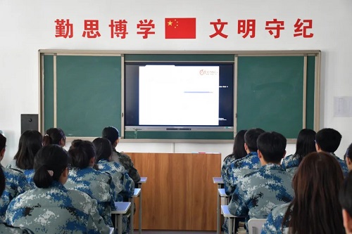石家庄军兴信息工程学校学生上课中